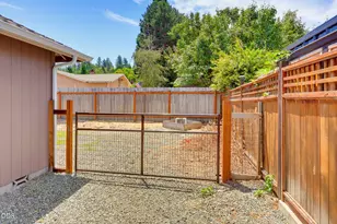 1003 SE Grandview Ave, Grants Pass, OR 97527 - Photo 46