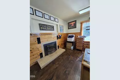 1427 SW Highland Avenue, Redmond, OR 97756 - Photo 8