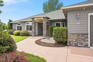 88 Pineridge Ln, Eagle Point, OR 97524 - Photo 2