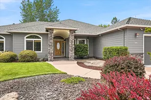88 Pineridge Ln, Eagle Point, OR 97524 - Photo 1