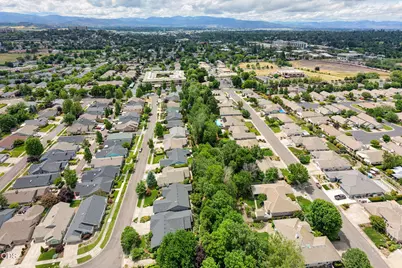 3343 Edgewater Drive, Medford, OR 97504 - Photo 8