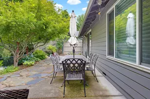 3343 Edgewater Dr, Medford, OR 97504 - Photo 38