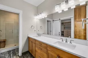 1087 N Lavender Ln, Sisters, OR 97759 - Photo 16