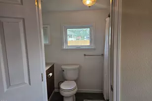 380 W Gregory Rd, Central Point, OR 97502 - Photo 8
