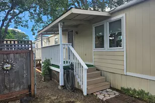 380 W Gregory Rd, Central Point, OR 97502 - Photo 2