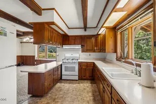 12974 E Evans Creek Rd, Rogue River, OR 97537 - Photo 8