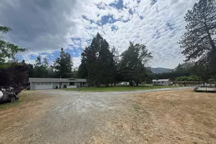 8122 New Hope Rd, Grants Pass, OR 97527 - Photo 18