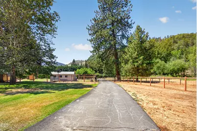 8122 New Hope Road, Grants Pass, OR 97527 - Photo 68