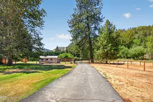 8122 New Hope Rd, Grants Pass, OR 97527 - Photo 68