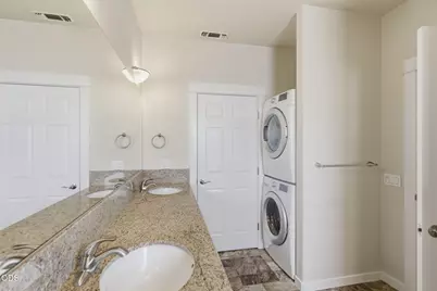 740 SW Kinsington Court Court #740 741 744 745, Grants Pass, OR 97526 - Photo 14