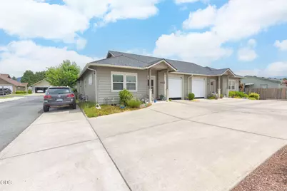 740 SW Kinsington Court Court #740 741 744 745, Grants Pass, OR 97526 - Photo 6