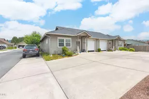 740 SW Kinsington Ct Ct, Grants Pass, OR 97526 - Photo 6