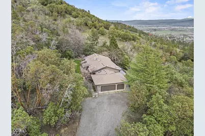465 Strawberry Hill Lane, Jacksonville, OR 97530 - Photo 4