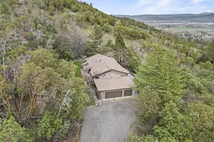 465 Strawberry Hill Ln, Jacksonville, OR 97530 - Photo 4