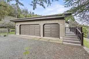 465 Strawberry Hill Ln, Jacksonville, OR 97530 - Photo 8