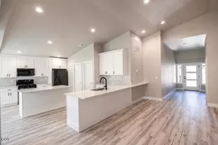 1155 Orange Blossom Dr, Klamath Falls, OR 97601 - Photo 4