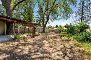 1711 SW J St, Grants Pass, OR 97526 - Photo 16