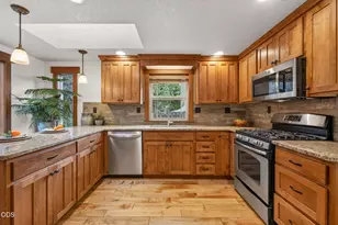 62968 Fresca St, Bend, OR 97703 - Photo 12