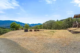 919 Scott Dr, Grants Pass, OR 97527 - Photo 30