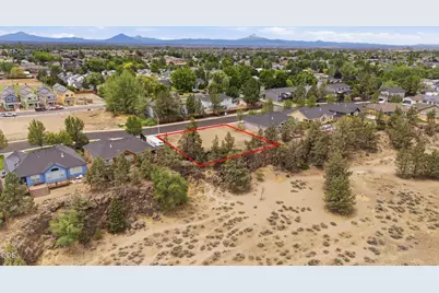 320 NW 16th Place, Redmond, OR 97756 - Photo 4