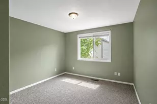 2327 Crater Lake Ave, Medford, OR 97504 - Photo 14