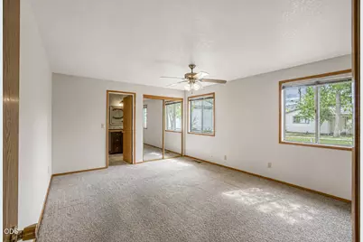 2327 Crater Lake Avenue, Medford, OR 97504 - Photo 12