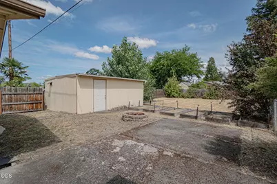 2327 Crater Lake Avenue, Medford, OR 97504 - Photo 26