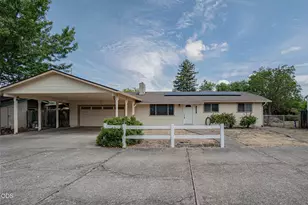 2327 Crater Lake Ave, Medford, OR 97504 - Photo 28