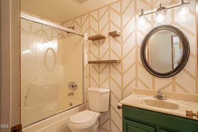2327 Crater Lake Avenue, Medford, OR 97504 - Photo 16
