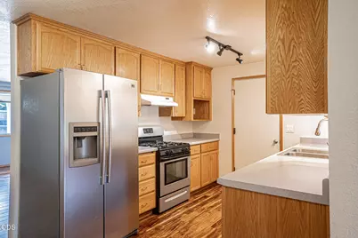 2327 Crater Lake Avenue, Medford, OR 97504 - Photo 6