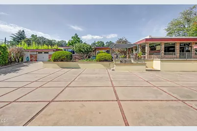 2639 Hillcrest Road, Medford, OR 97504 - Photo 2