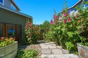 63776 Hunters Cir, Bend, OR 97701 - Photo 4