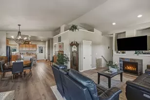 63776 Hunters Cir, Bend, OR 97701 - Photo 16