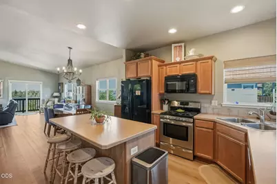 63776 Hunters Circle, Bend, OR 97701 - Photo 8