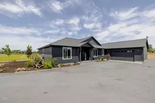 64794 Hunnell Rd, Bend, OR 97703 - Photo 2