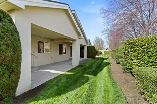 703 Summerwood Dr, Medford, OR 97504 - Photo 34
