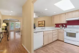 430 W Crystal Dr, Eagle Point, OR 97524 - Photo 4