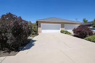 430 W Crystal Dr, Eagle Point, OR 97524 - Photo 18