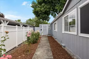 4624 S Pacific Hwy, Phoenix, OR 97535 - Photo 4