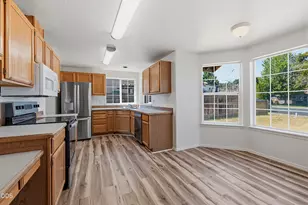 2150 SW 29th St, Redmond, OR 97756 - Photo 4