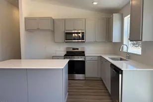 623 NE Mitchell St, Madras, OR 97741 - Photo 6