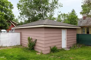 820 NE 4th St, Bend, OR 97701 - Photo 32