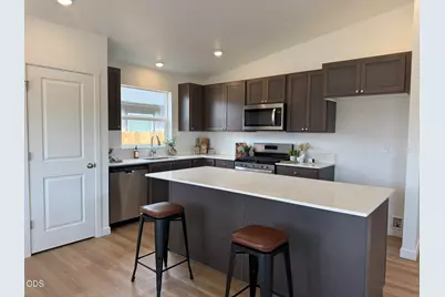 651 NE Mitchell Street #166, Madras, OR 97741 - Photo 12