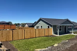 651 NE Mitchell St, Madras, OR 97741 - Photo 2