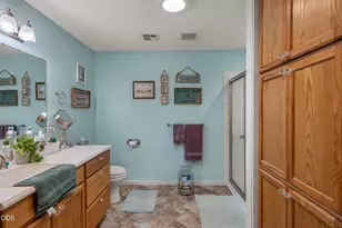 686 Towne St, Grants Pass, OR 97527 - Photo 16