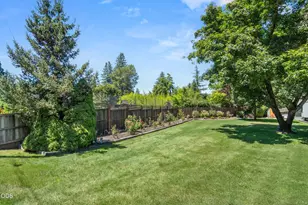686 Towne St, Grants Pass, OR 97527 - Photo 34