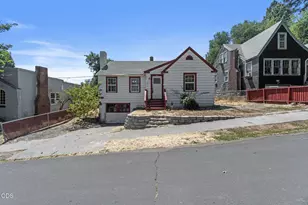 718 Roseway Dr, Klamath Falls, OR 97601 - Photo 2