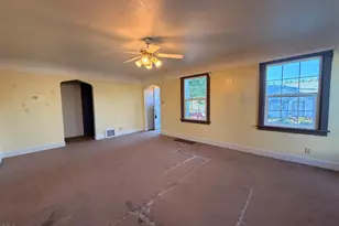 718 Roseway Dr, Klamath Falls, OR 97601 - Photo 6