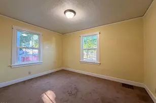 718 Roseway Dr, Klamath Falls, OR 97601 - Photo 12