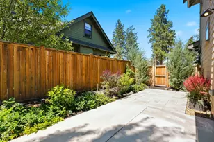 1035 E Horse Back Trail, Sisters, OR 97759 - Photo 2
